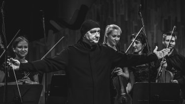 DYRYGENT MAREK MOS_AUKSO - Orkiestra Kameralna Miasta Tychy_2016_Fot_Ireneusz KAZMIERCZAK.