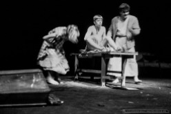 WYDMUCHOWO_Teatr BELFEgoR_Tychy_1988_FOT_IRENEUSZ KAZMIERCZAK. S³awomir ¯ukowski za³o¿y³ Teatr BELFEgoR w Tychach w 1986 roku.